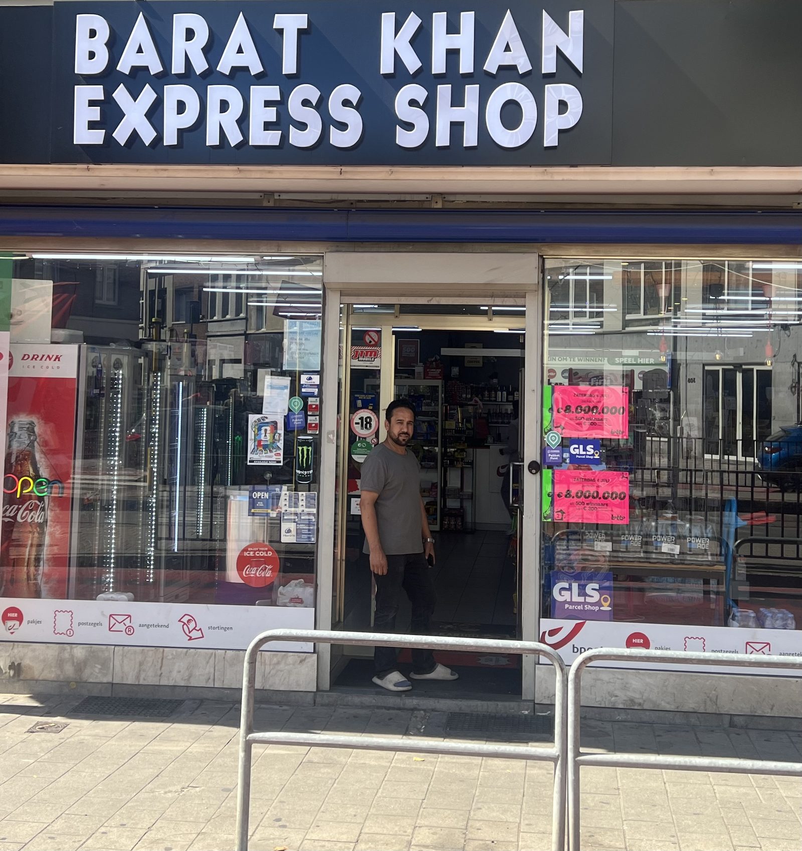 Gevel van Barat Khan Express Shop in Borgerhout Antwerpen